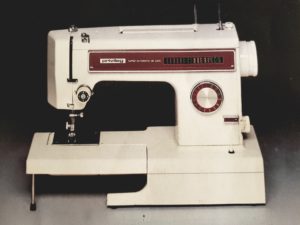 Mehr über den Artikel erfahren Nähmaschine im Einsatz