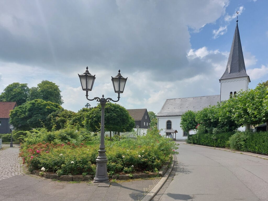 Blick zurück zum Dorfplatz