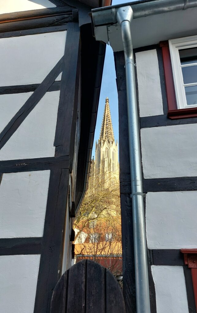 Durchblick auf St. Maria zur Wiese in Soest