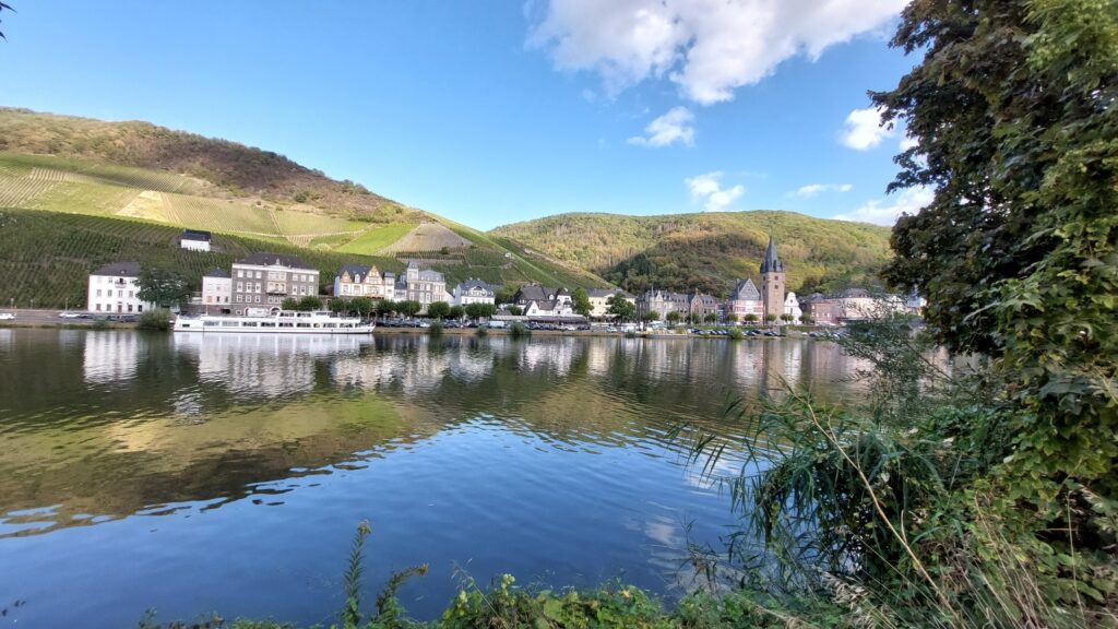 Bernkastel im Spiegel der Mosel
